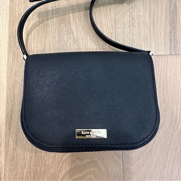 Kate Spade New York Black Hatch Leather Carsen Crossbody Bag Purse Small Gold - Picture 3 of 16